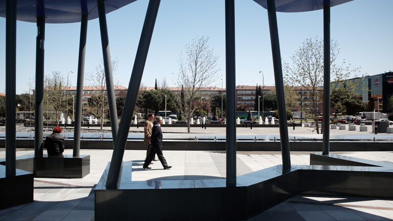 Dramatic canopy design at Las Cuatro Torres public plaza, designed by Broadway Malyan