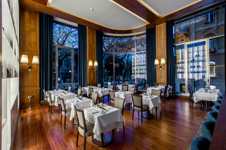 New restaurant at Tivoli Avenida Liberdade hotel in Lisbon, adorned in emperor marble and  sucupira wood.